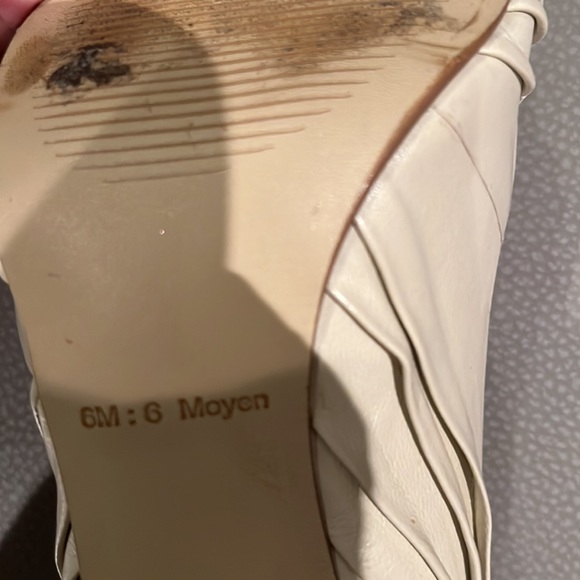 Guess Leather Open Toe Heels With Back Bow Accent - Picture 8 of 9